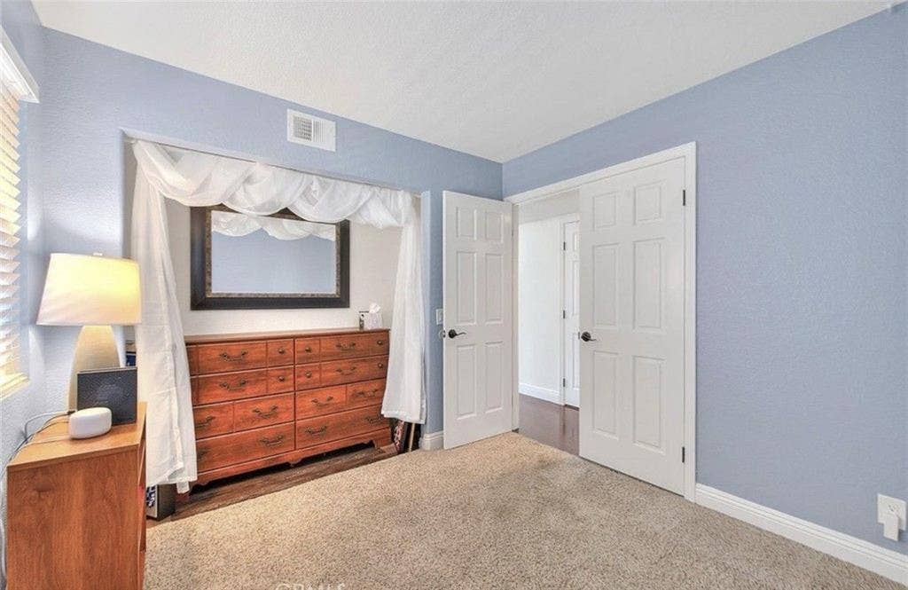 Room available in nice view house.