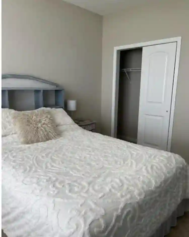 Room with private bath in Surfside