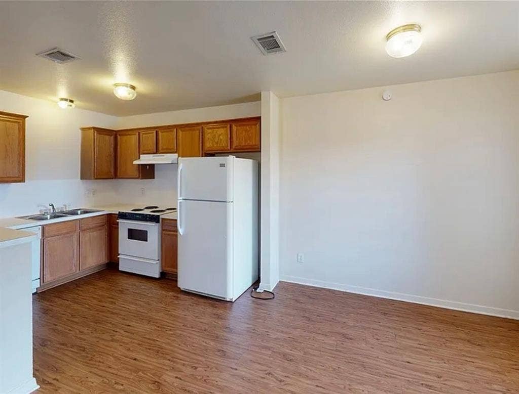 Duplex Sublease Available Decemberr