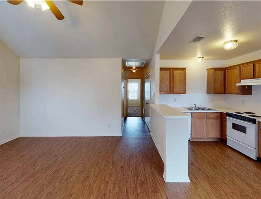 Duplex Sublease Available Decemberr