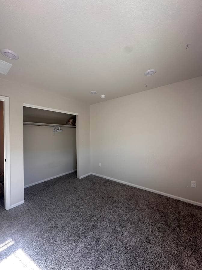 1 Bedroom w/ Private Bathroom Avail