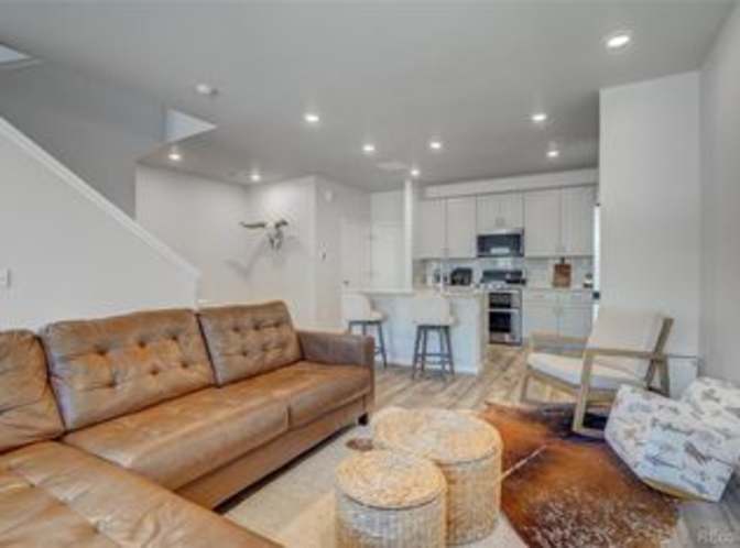 1 Bedroom w/ Private Bathroom Avail