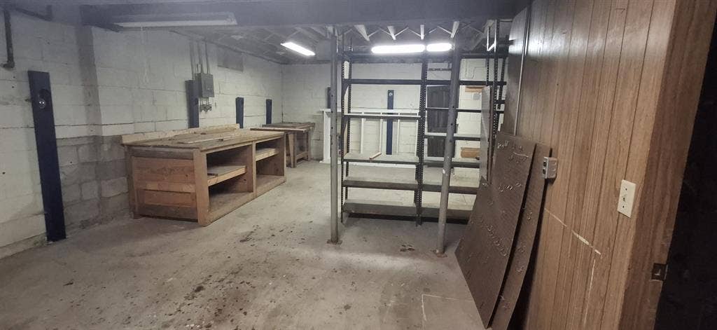 bath, room available