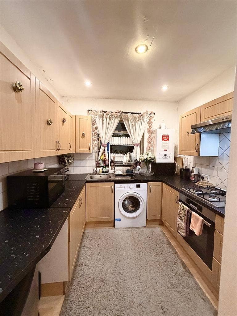 Sharing Double Room for Females