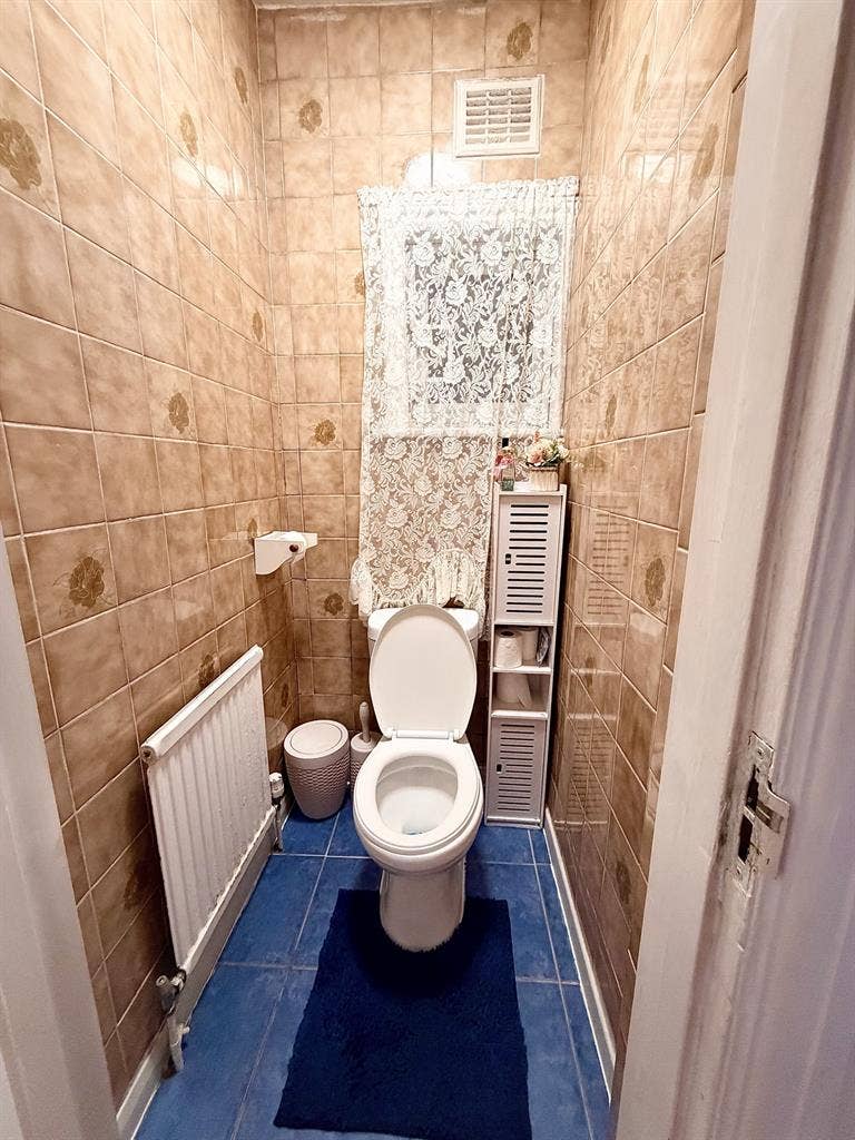 Sharing Double Room for Females