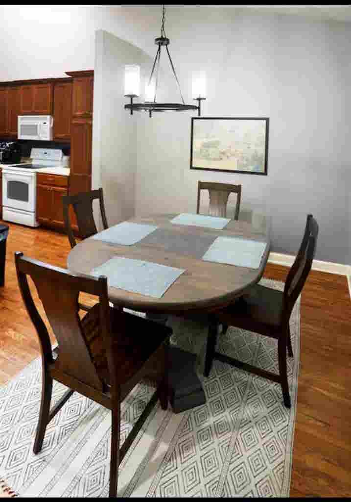 Beautiful Bath Downtown Hendo