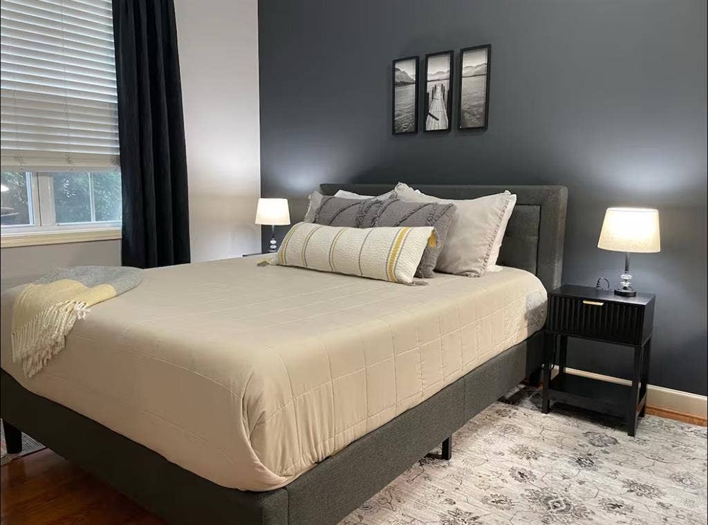 Beautiful Bath Downtown Hendo