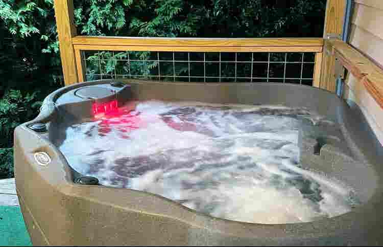 Beautiful Bath Downtown Hendo