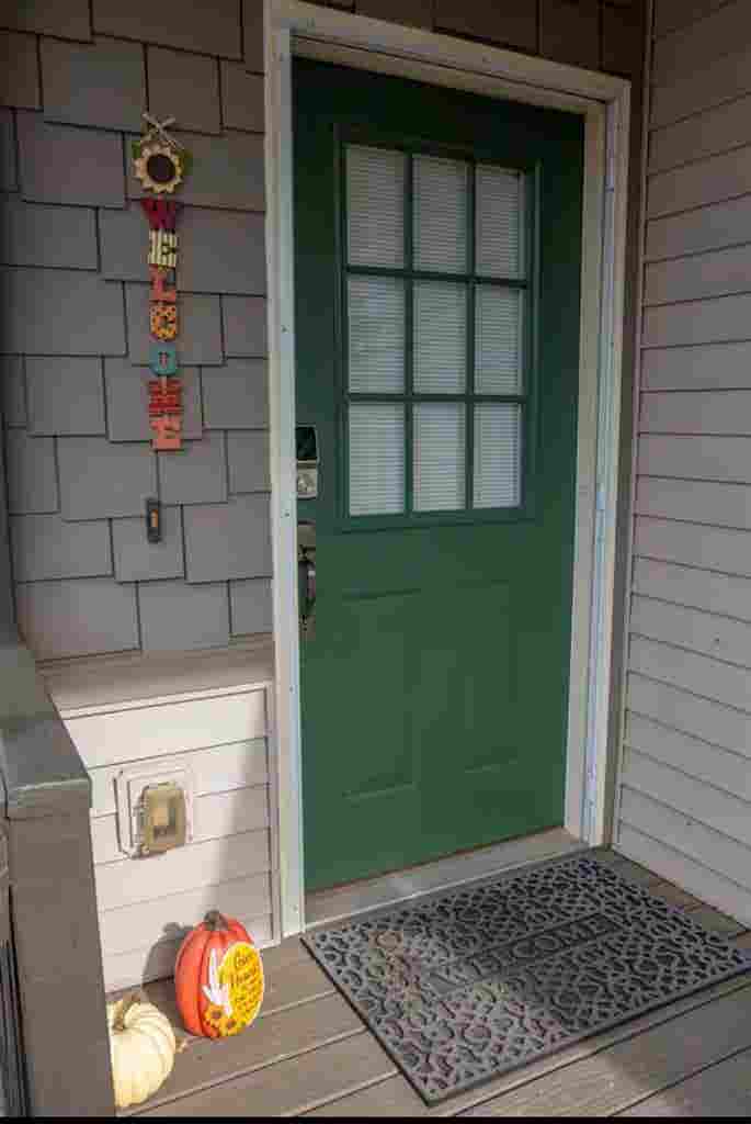 Beautiful Bath Downtown Hendo