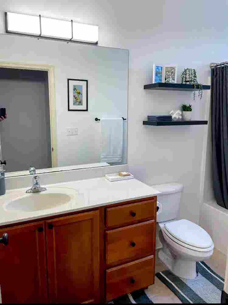 Beautiful Bath Downtown Hendo