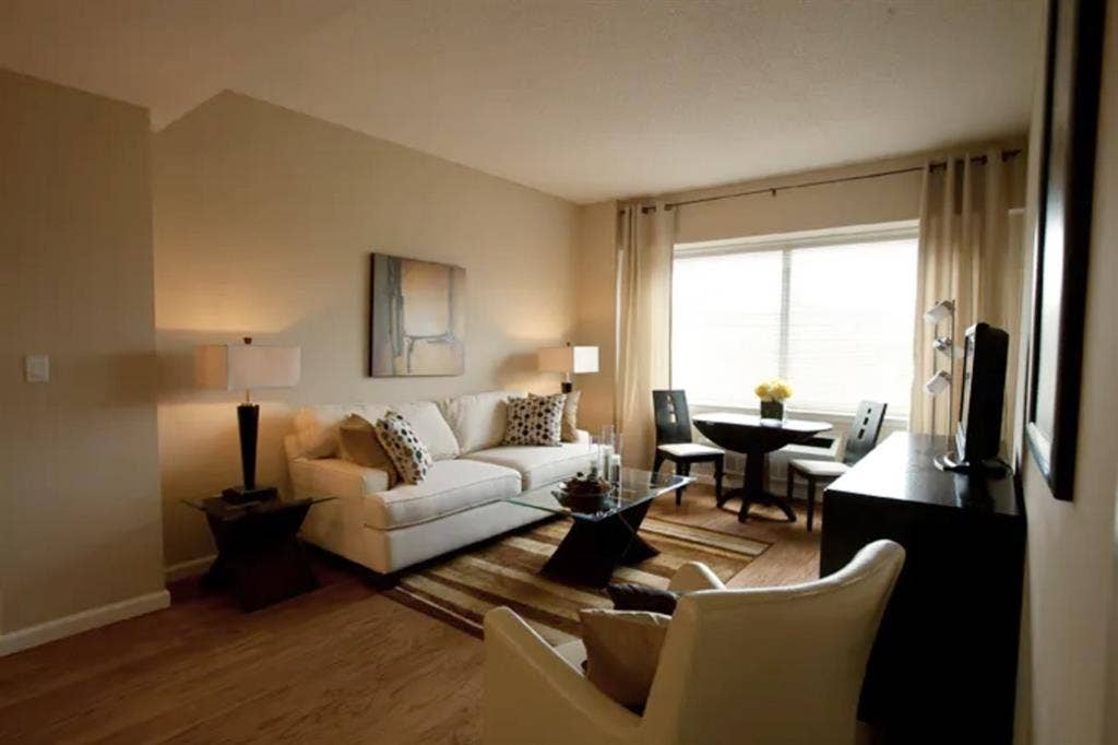 Private Room +
Gym Avail