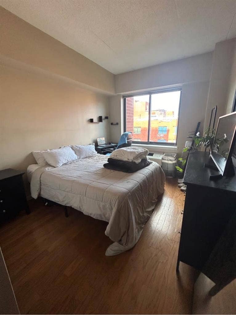 Private Room + 
Gym Avail