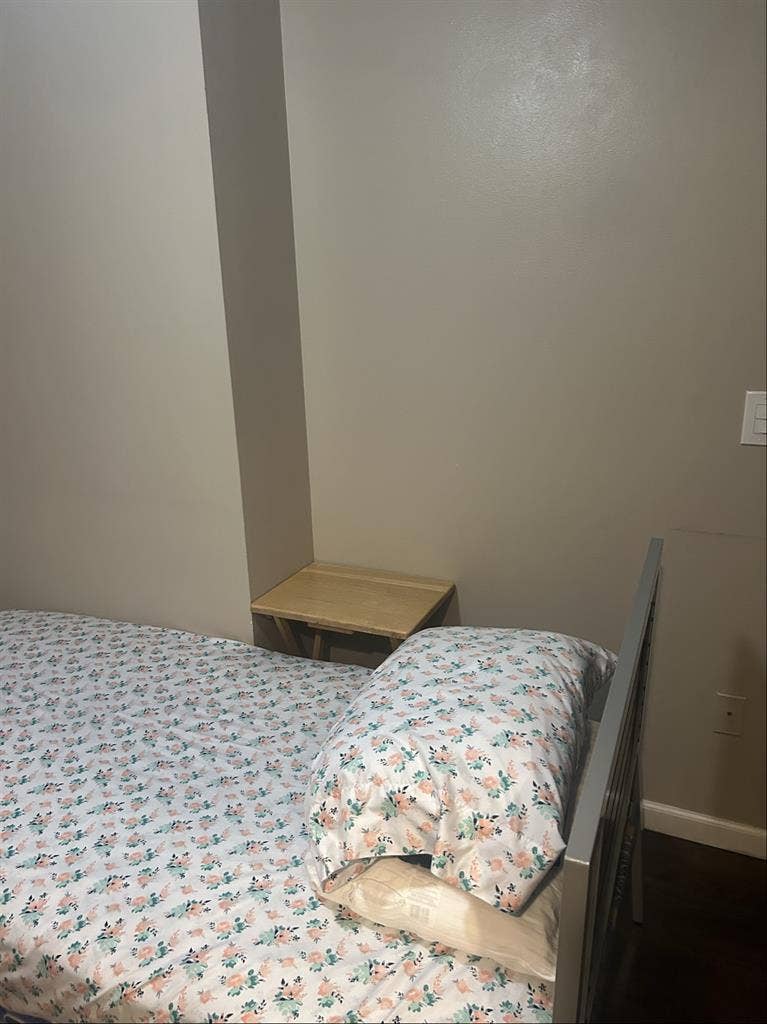 Private room. Clean and spacious.