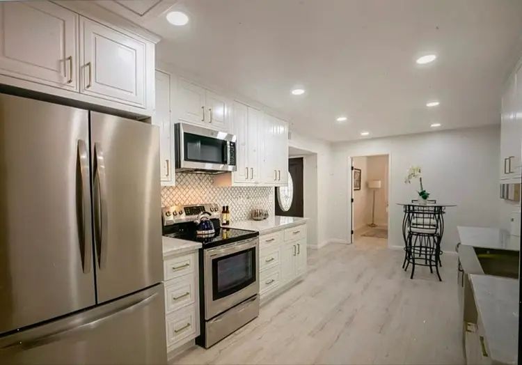 Female tenants only (Room for rent)