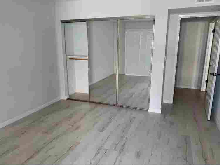 (Female tenant only) Room for rent