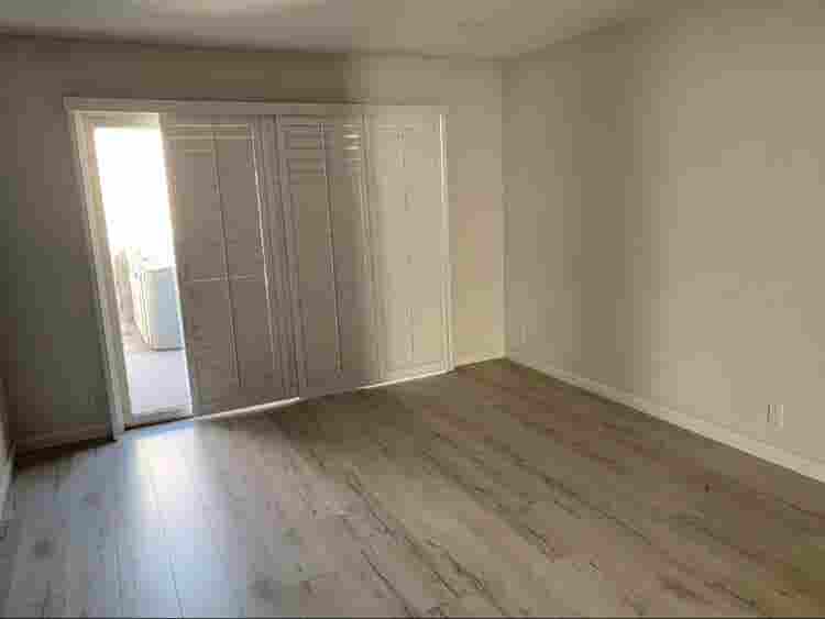 (Female tenant only) Room for rent