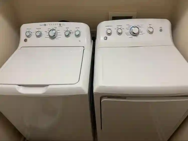 Room with parking & swimming pool