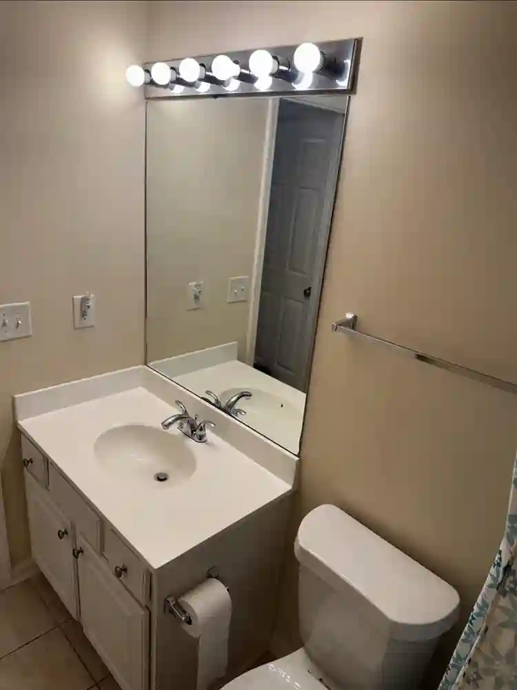 Room with parking & swimming pool