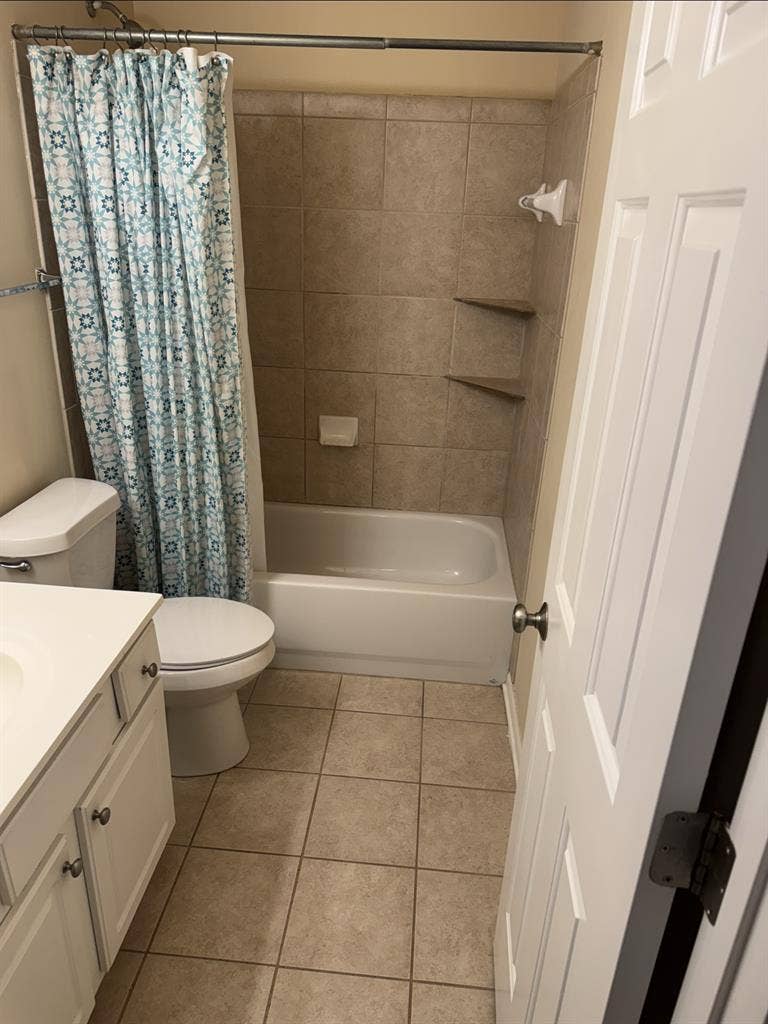 Room with parking & swimming pool