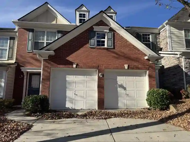 Room with parking & swimming pool