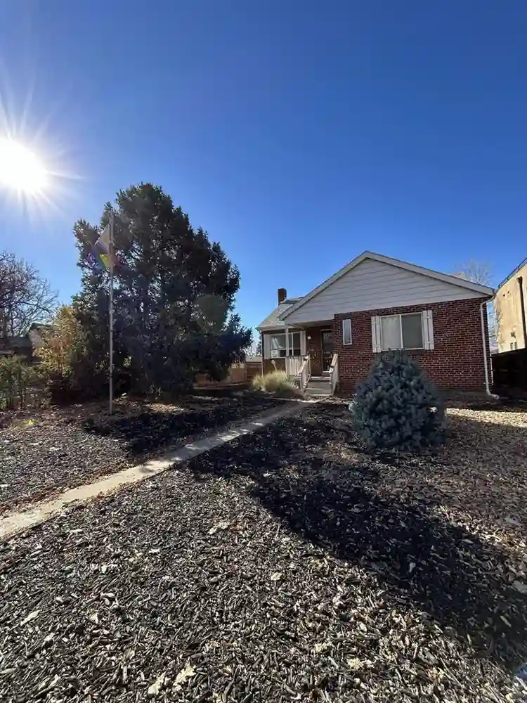 Room in LGBT+
Household close to DU