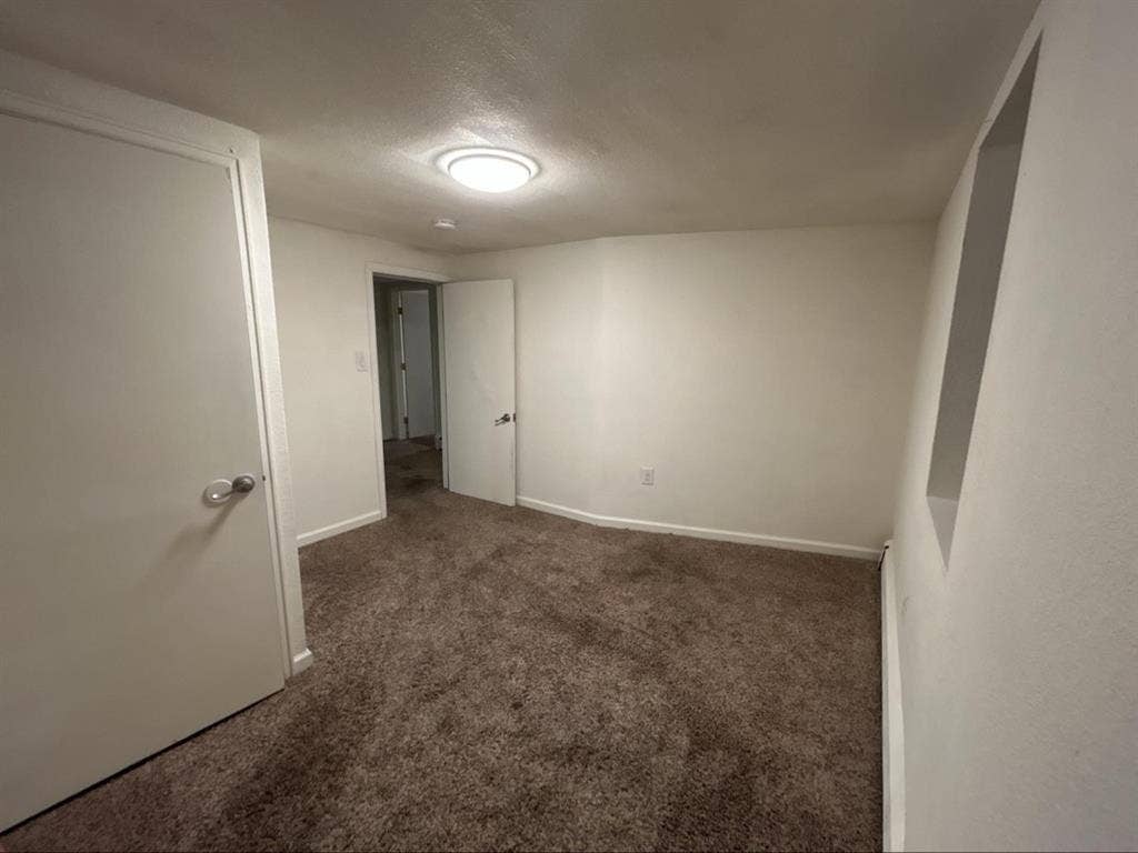 Room in LGBT+
 Household close to DU