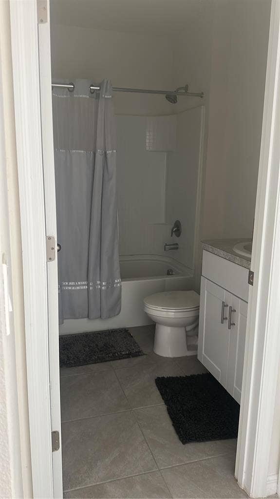 Renting a room in Kissimmee, FL