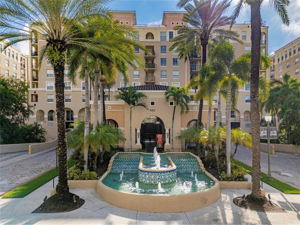 Looking for roomate in a condo