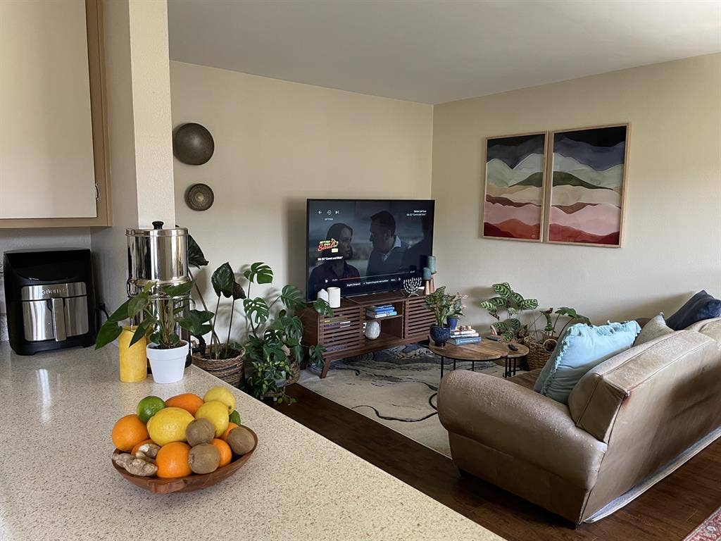 Hi! Looking for a roommate ASAP