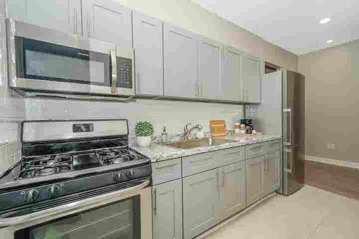 Spacious Room with Natural Light