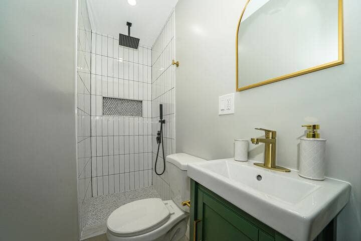 Spacious Room with Natural Light