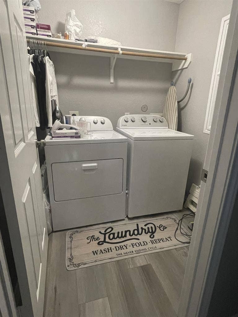 Nice Room TEN mins from 
IAH