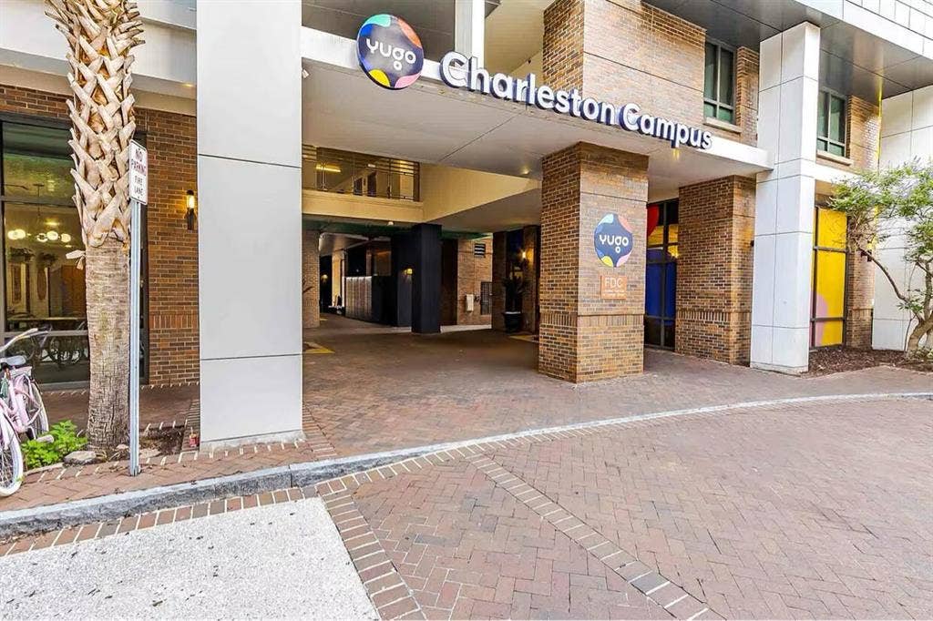 Looking for Roommate