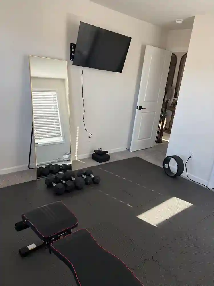 Room Open - min from Uptown!