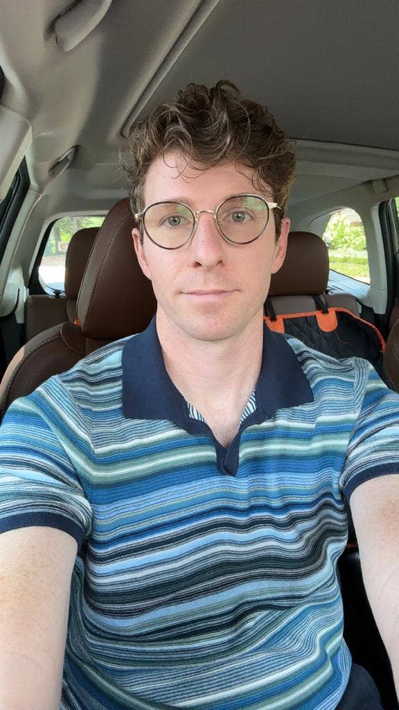 Room Open -   min from Uptown!