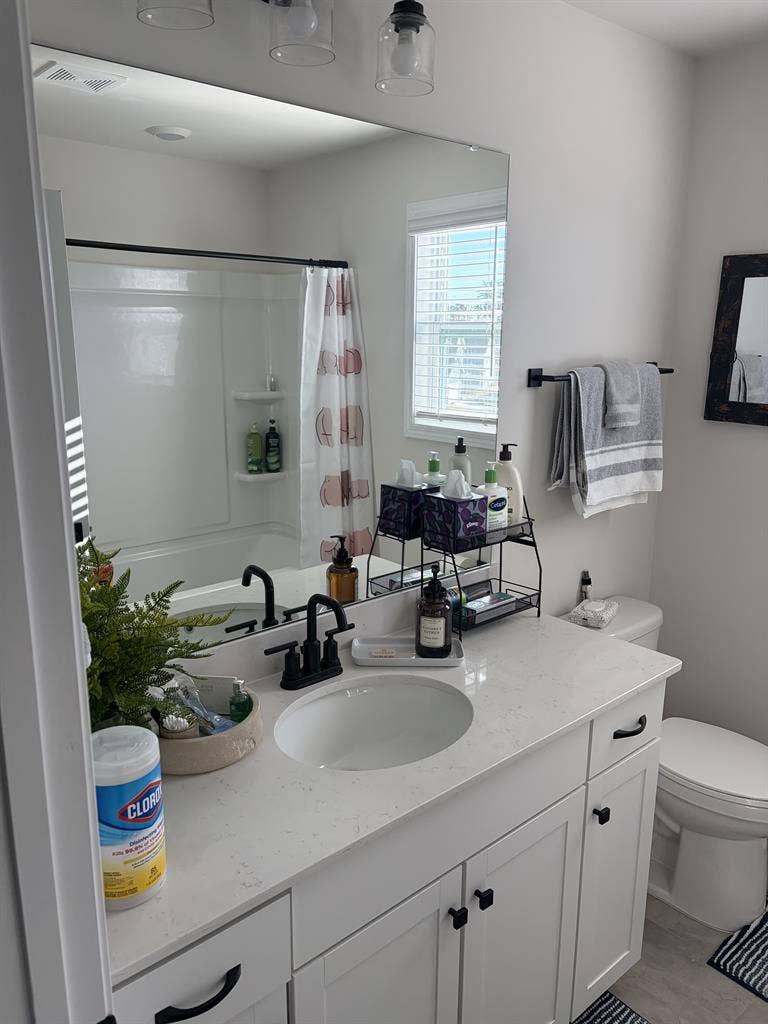 Room Open -   min from Uptown!