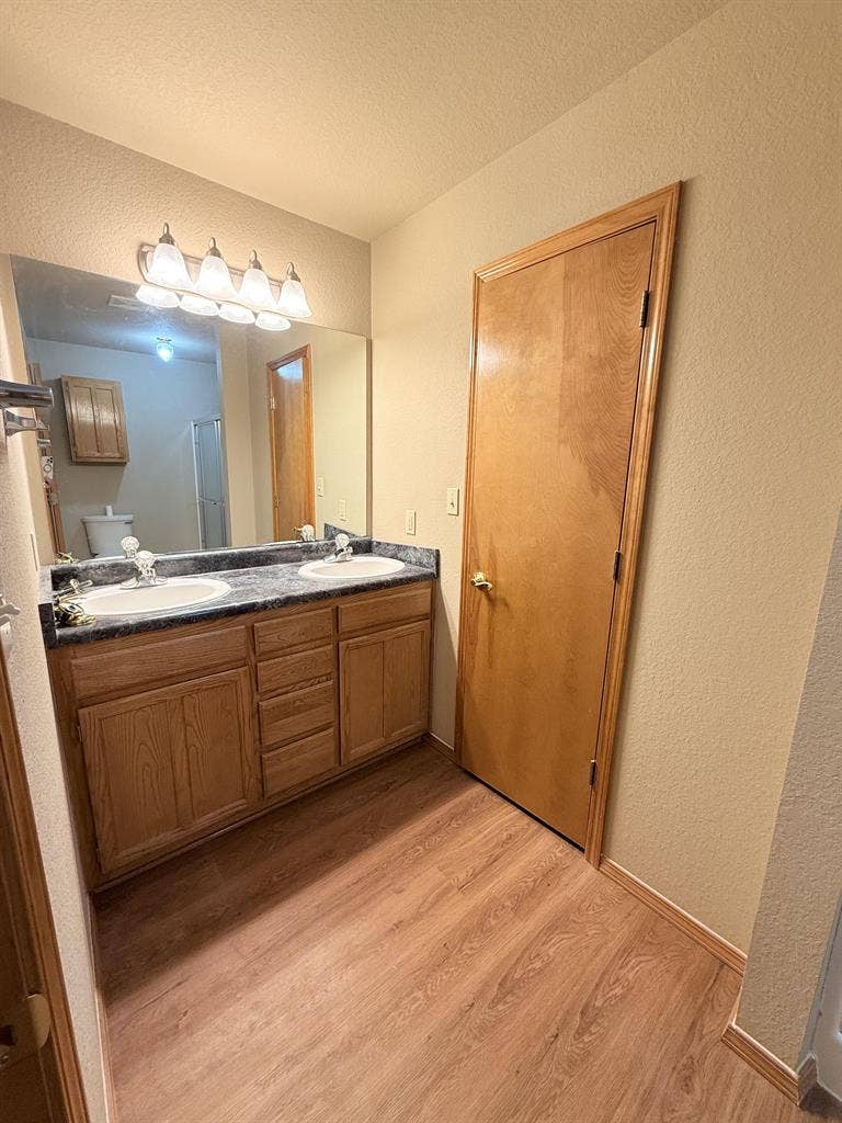 5 BR in Collinsville