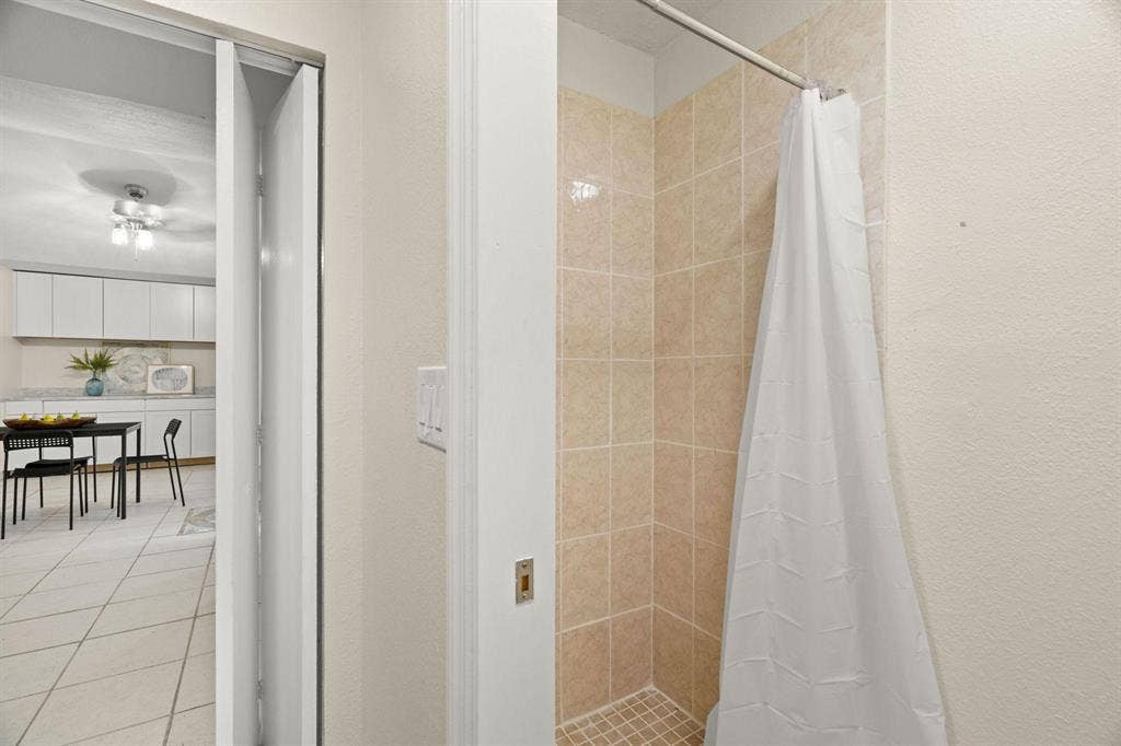 8 BR in Tarpon Springs