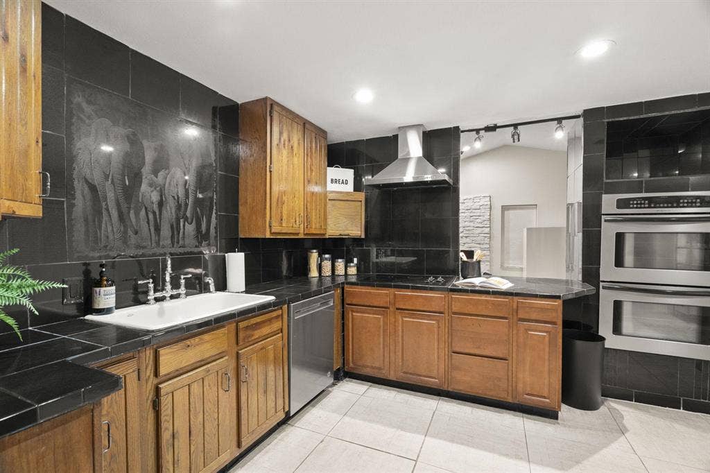 8 BR in Tarpon Springs