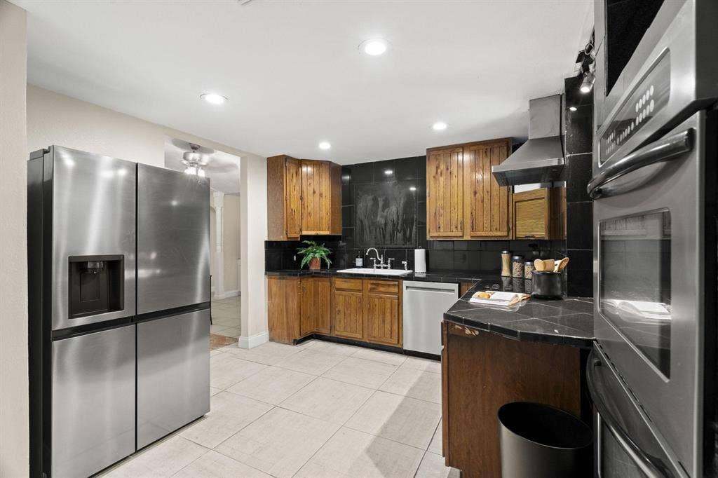 8 BR in Tarpon Springs