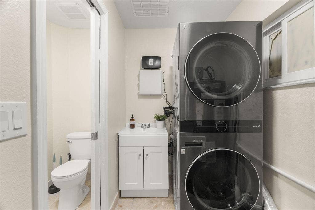 8 BR in Tarpon Springs