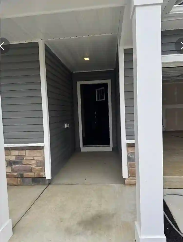 Brand new home, seeking F roommate