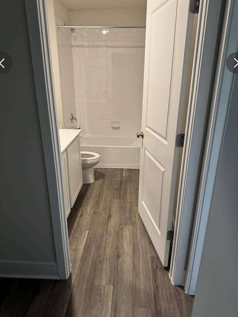 Brand new home, seeking F roommate