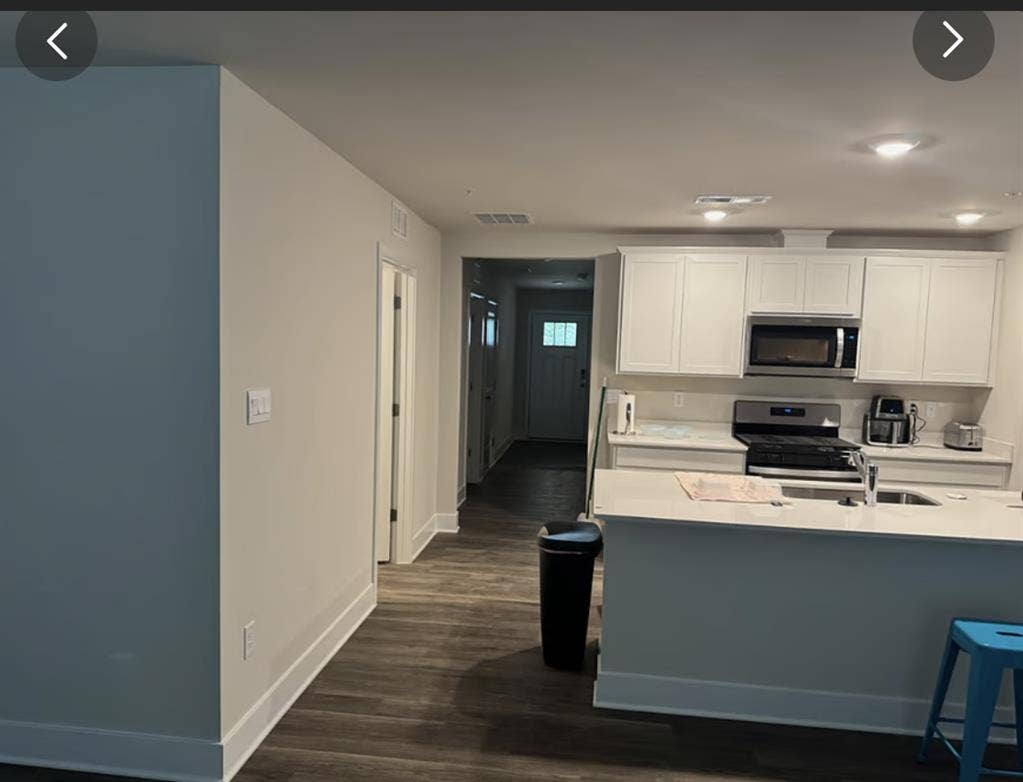 Brand new home, seeking F roommate
