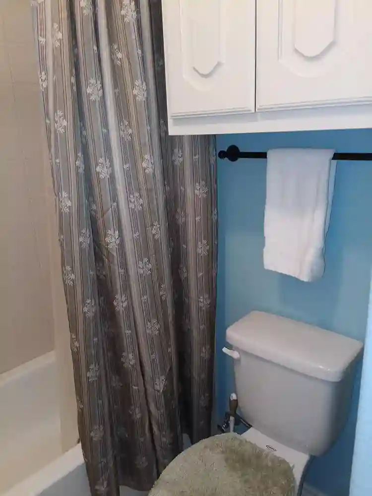 Comfortable Private Room w/Vanity