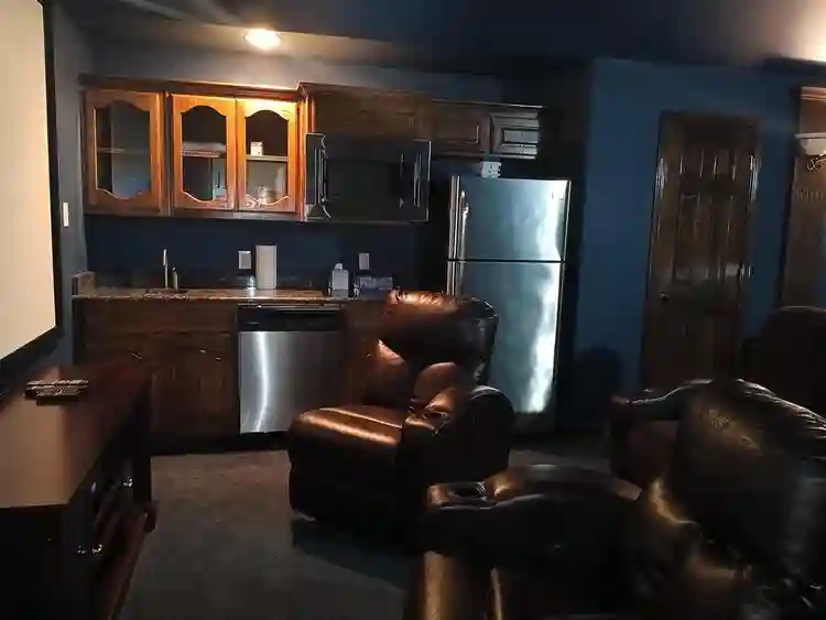 Comfortable Private Room w/Vanity