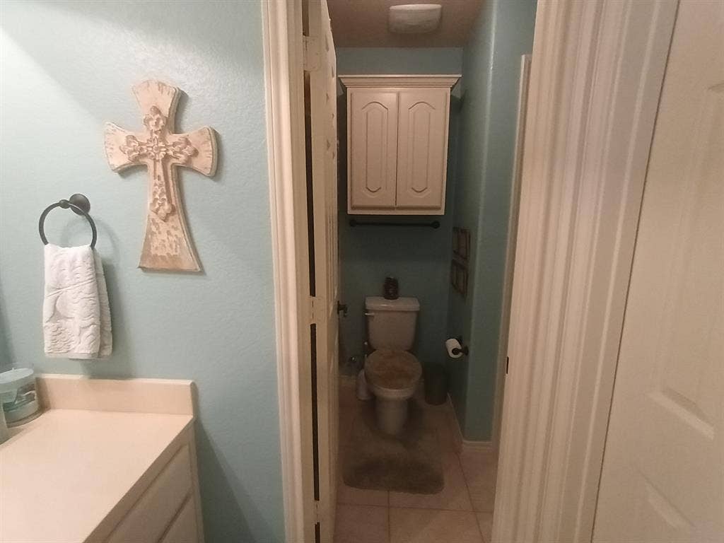 Comfortable Private Room w/Vanity