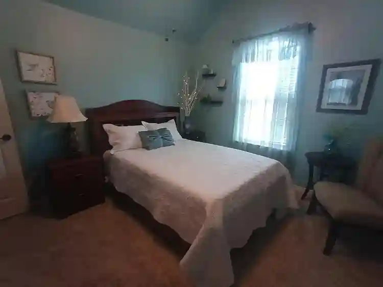 Comfortable Private Room w/Vanity