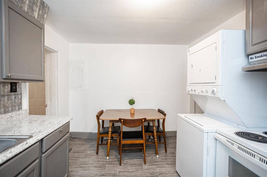 8 BR in Petersburg