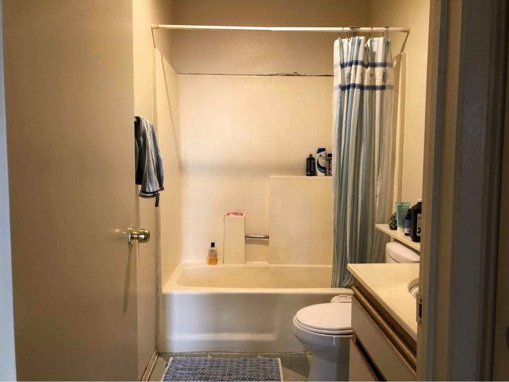 Shared room in los feliz/ Hollywood